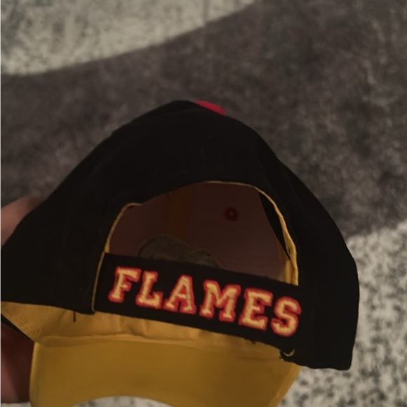 Vintage Calgary Flames Hat - Picture 3 of 5